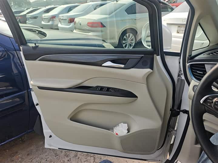 Фото 7 - Buick GL8 ES