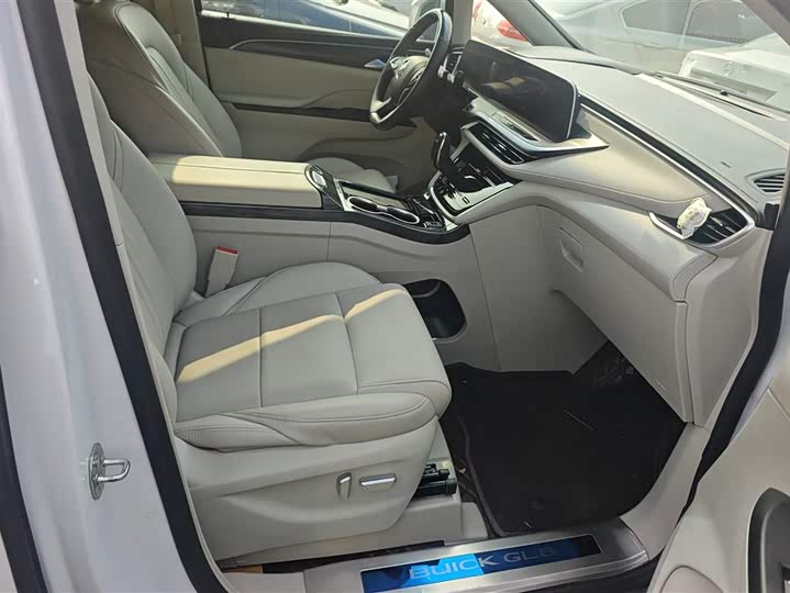 Фото 8 - Buick GL8 ES