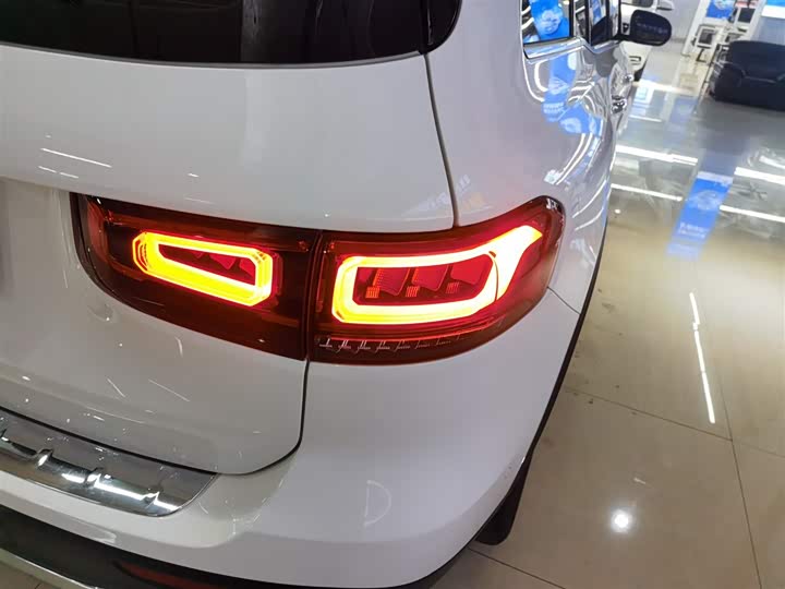 Фото 8 - Mercedes-Benz GLB-Class