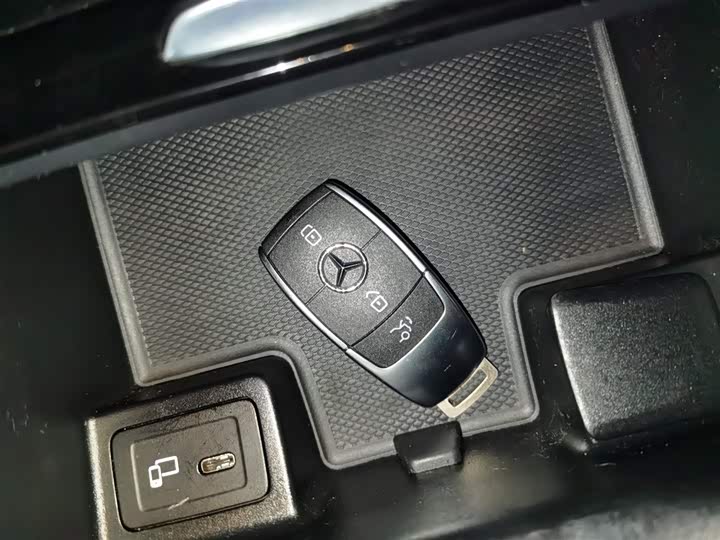 Фото 9 - Mercedes-Benz GLB-Class