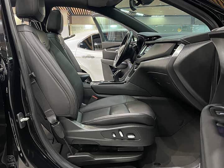 Фото 5 - Cadillac XT5