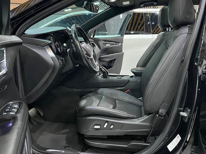 Фото 9 - Cadillac XT5