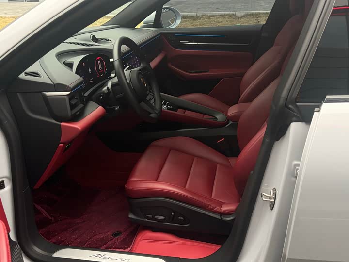 Фото 6 - Porsche Macan EV