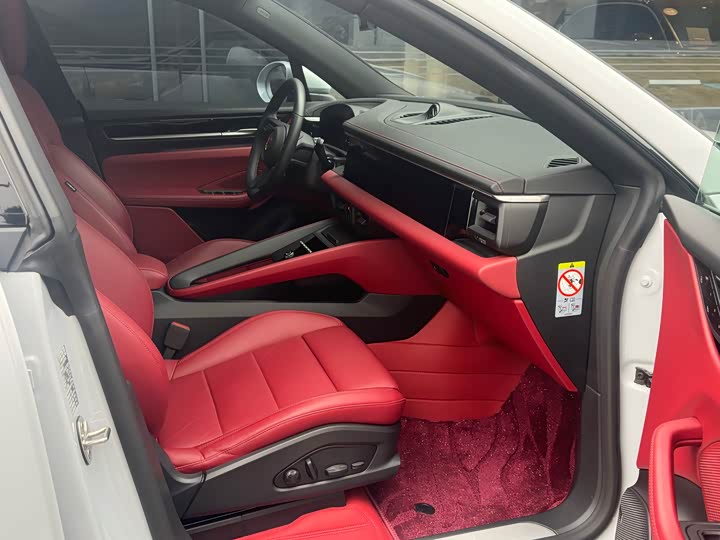 Фото 9 - Porsche Macan EV