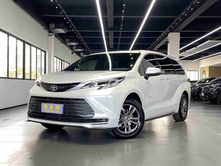 Фото 1 - Toyota Sienna