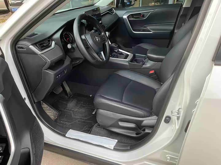 Фото 3 - Toyota RAV4