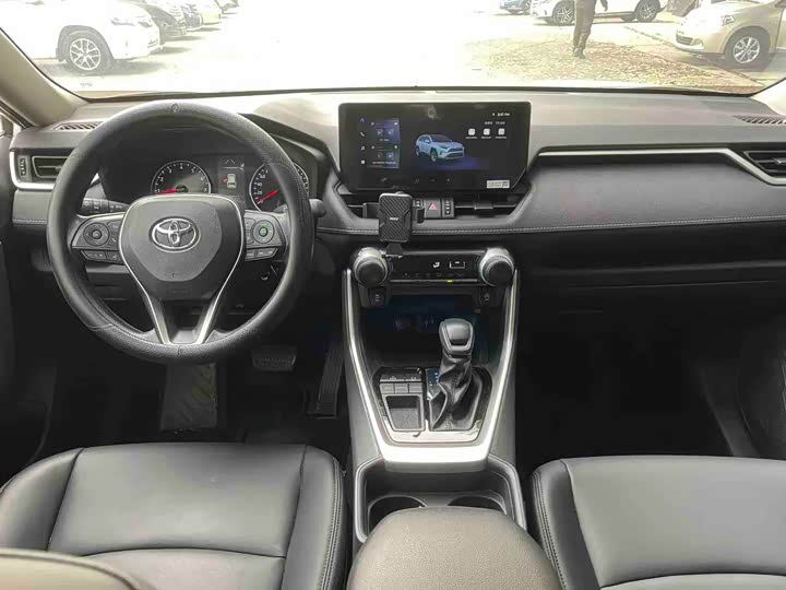 Фото 5 - Toyota RAV4