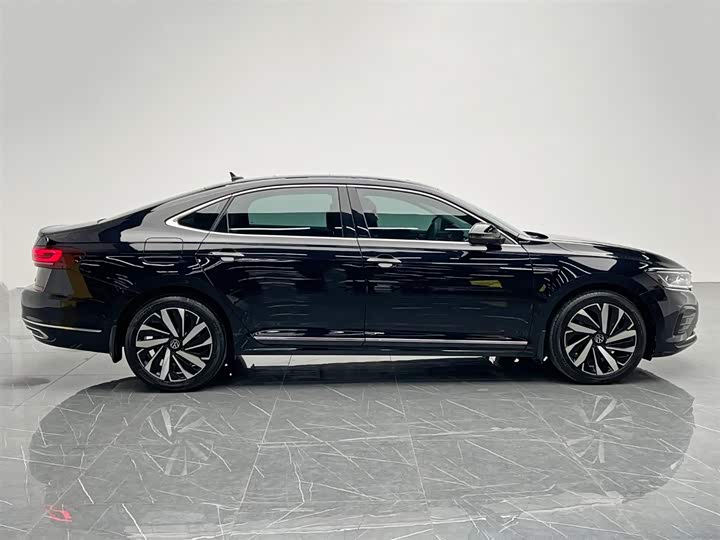 Фото 7 - Volkswagen Passat