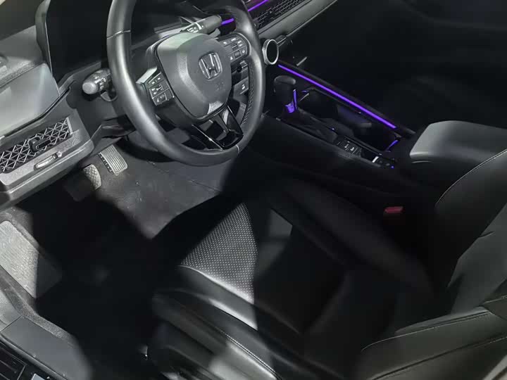 Фото 8 - Honda Accord