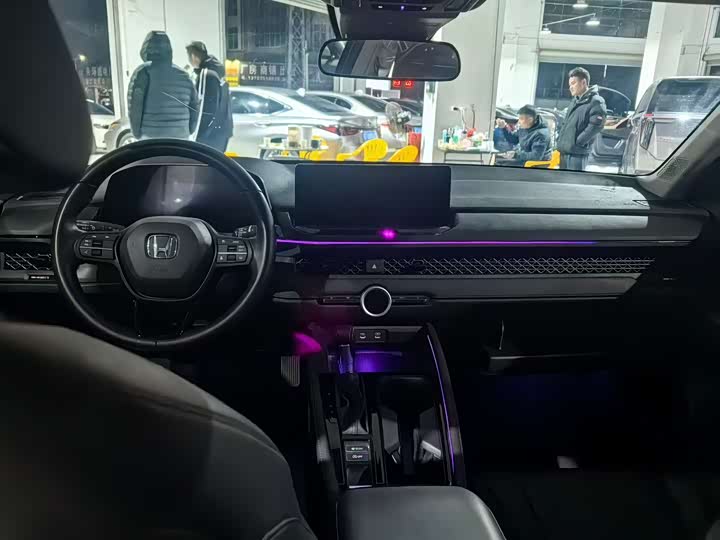 Фото 9 - Honda Accord