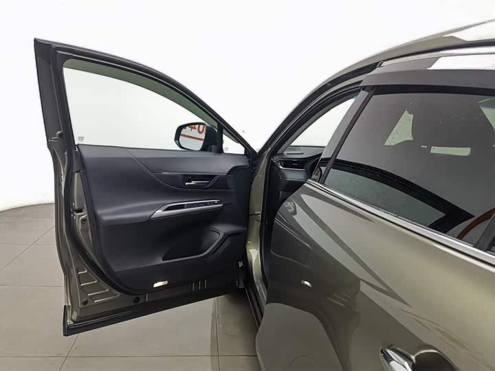 Фото 8 - Toyota Harrier