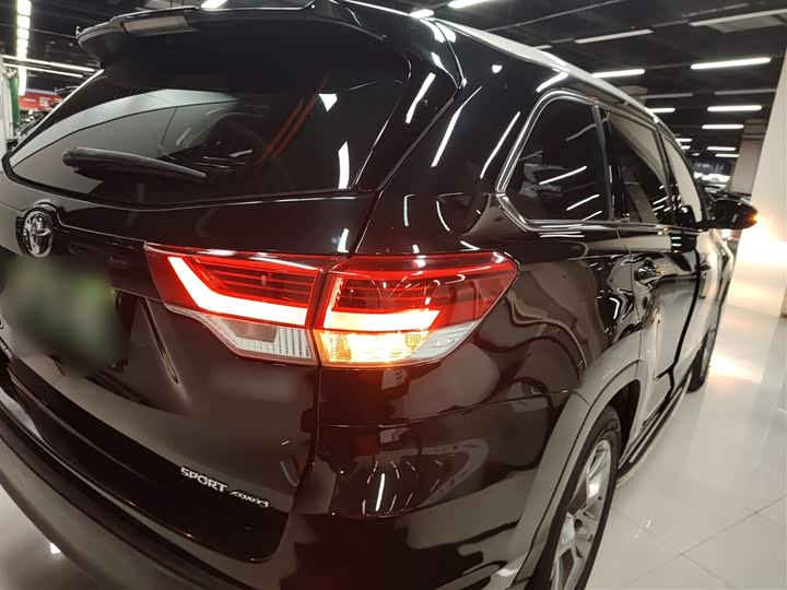 Фото 7 - Toyota Highlander