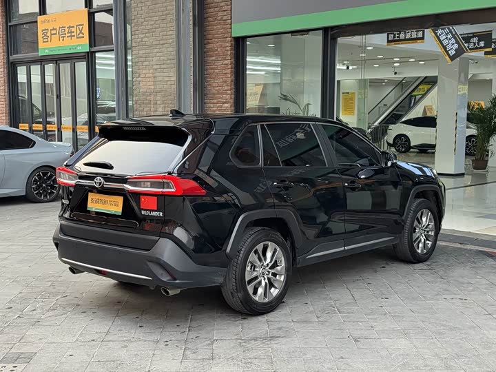 Фото 7 - Toyota Wildlander