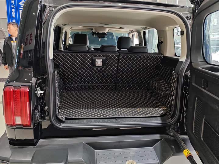 Фото 4 - Tank 300