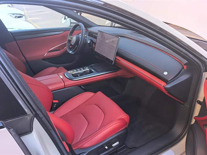 Фото 8 - Xiaomi SU7