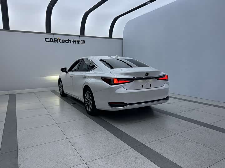 Фото 4 - Lexus ES