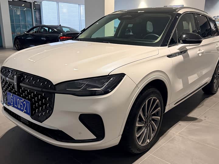 Фото 1 - Lincoln Corsair