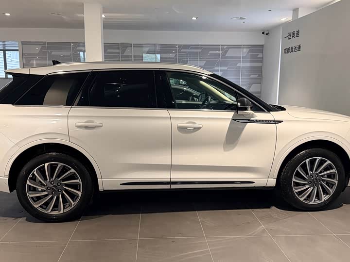 Фото 4 - Lincoln Corsair