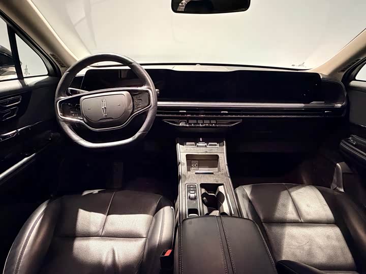 Фото 8 - Lincoln Corsair