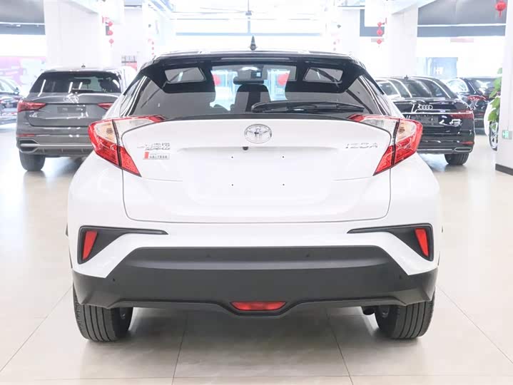 Фото 4 - Toyota Izoa