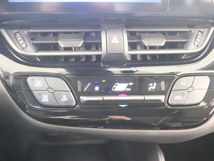 Фото 9 - Toyota Izoa