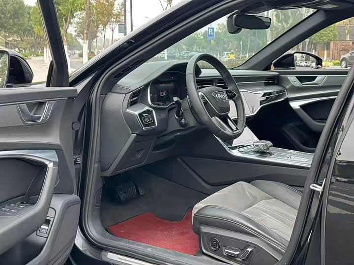 Фото 4 - Audi A6L