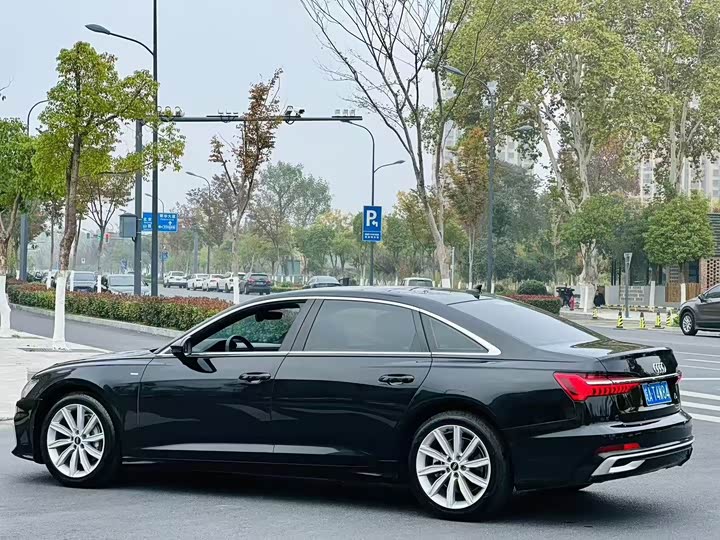 Фото 7 - Audi A6L