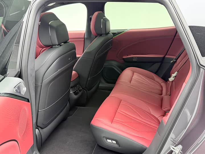 Фото 6 - Zeekr 007 GT