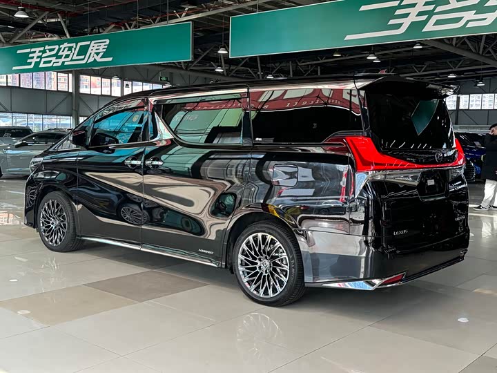 Фото 4 - Lexus LM