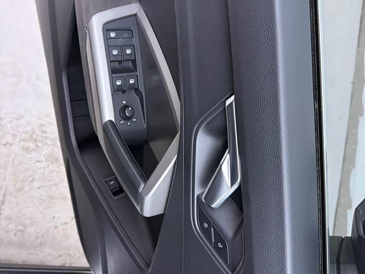 Фото 4 - Audi Q3