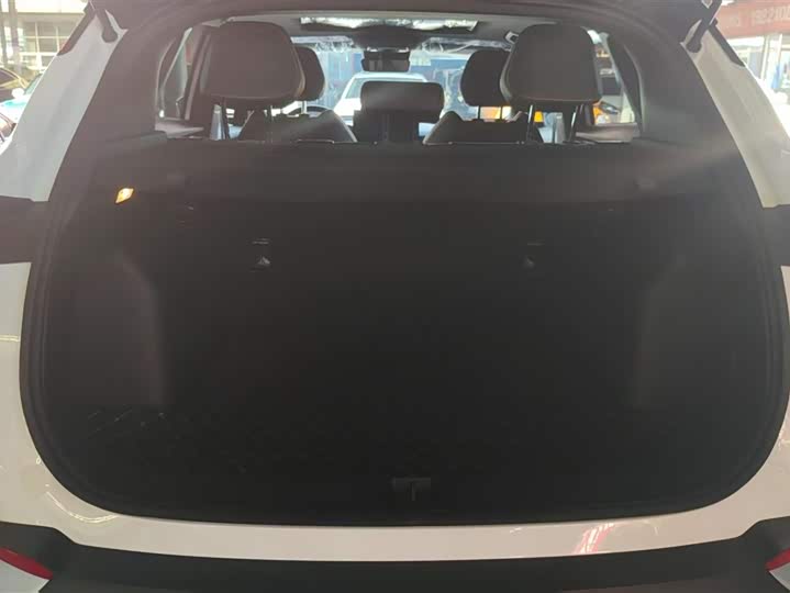 Фото 4 - Geely Coolray