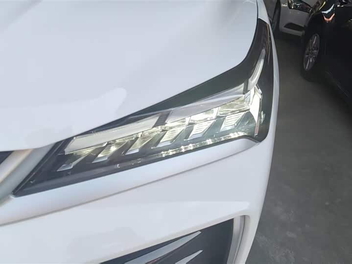 Фото 5 - Geely Coolray