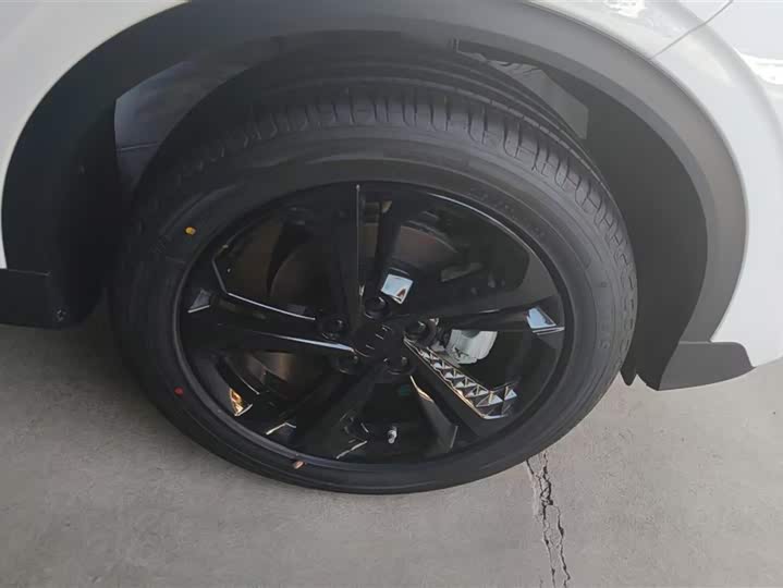 Фото 6 - Geely Coolray