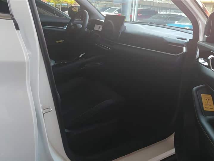 Фото 8 - Geely Coolray