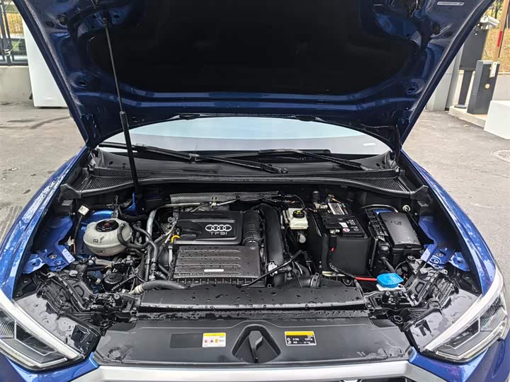 Фото 8 - Audi Q3