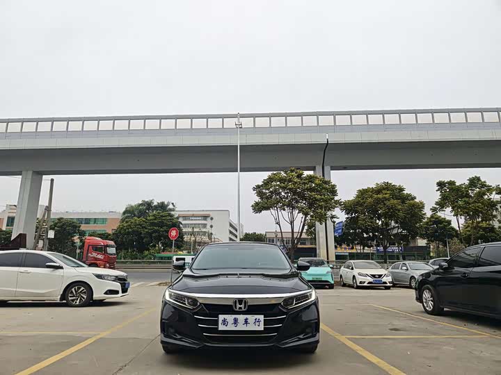 Фото 2 - Honda Accord