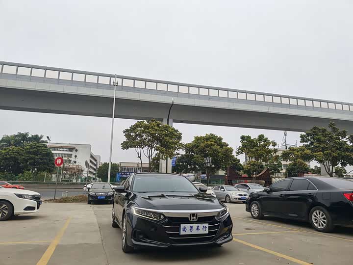 Фото 3 - Honda Accord