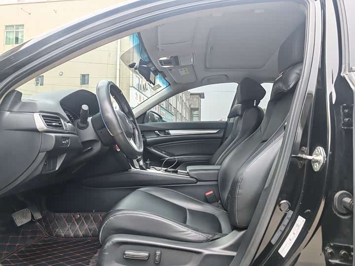 Фото 6 - Honda Accord