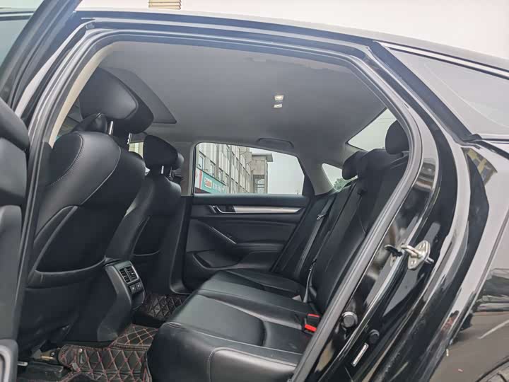 Фото 7 - Honda Accord