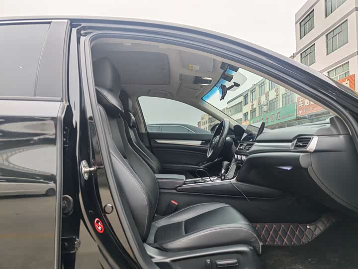 Фото 8 - Honda Accord