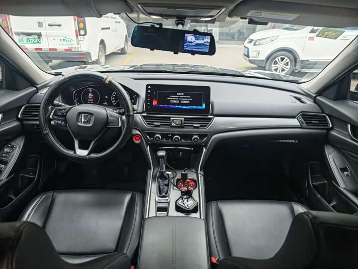 Фото 9 - Honda Accord