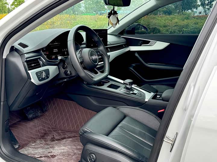 Фото 3 - Audi A4L