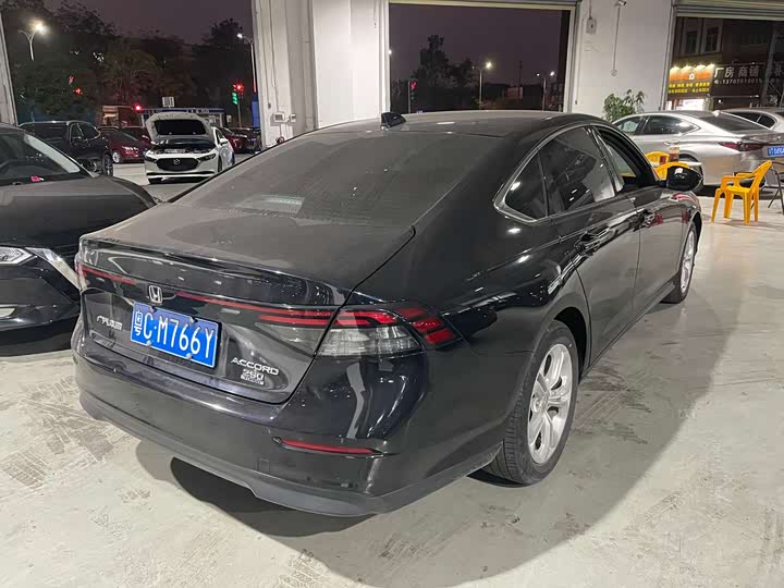 Фото 4 - Honda Accord