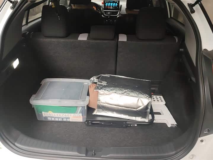 Фото 4 - Toyota Yaris L