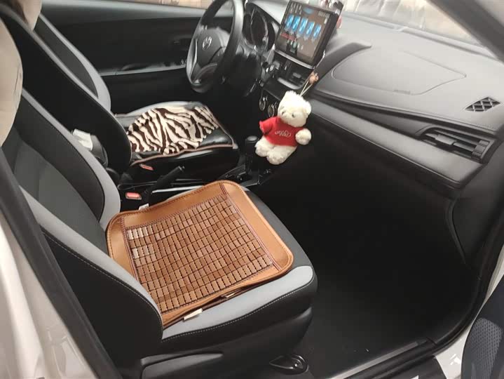 Фото 8 - Toyota Yaris L