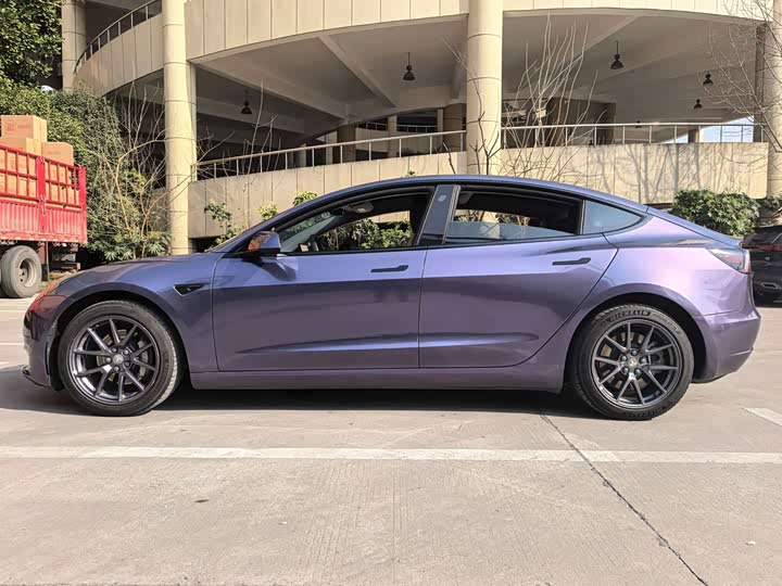 Фото 4 - Tesla Model 3