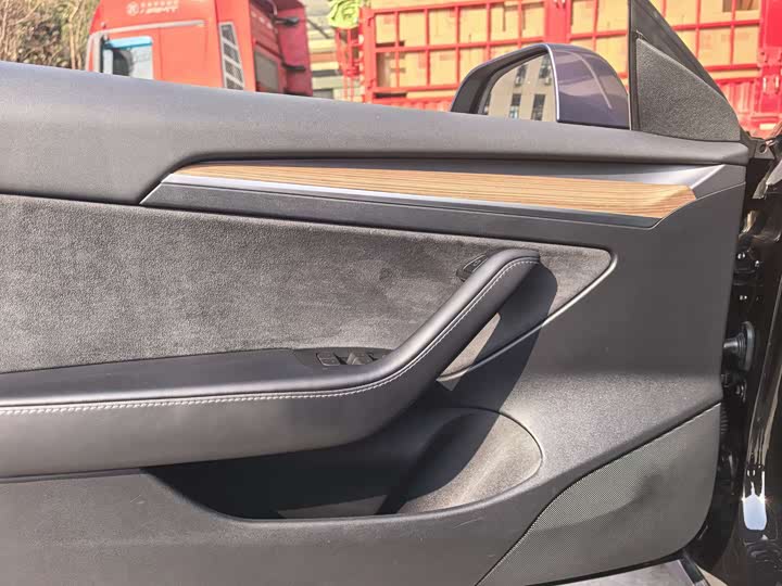 Фото 7 - Tesla Model 3