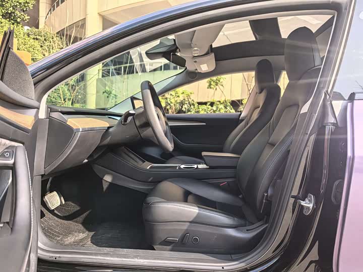 Фото 8 - Tesla Model 3