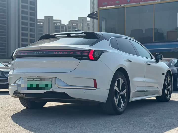 Фото 4 - Zeekr 001