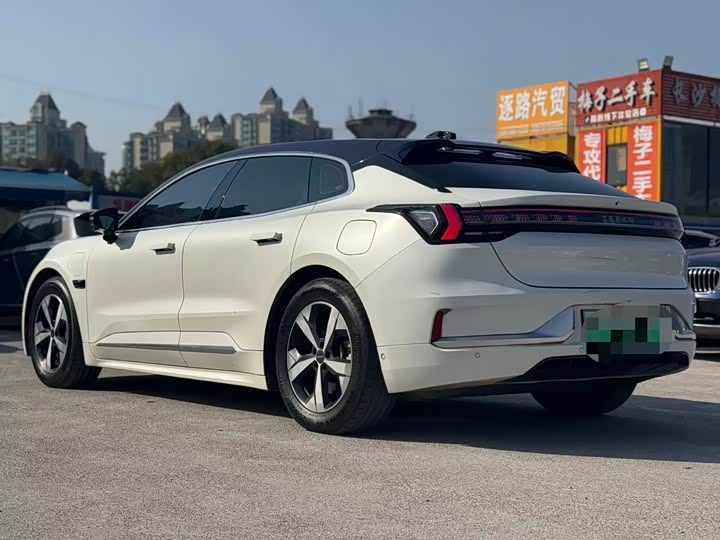 Фото 6 - Zeekr 001